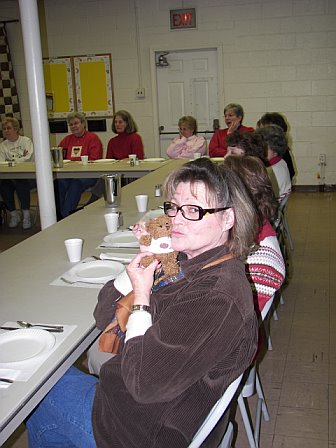 Asbury Men's Cooking Demo 2007: Ladies awaiting service